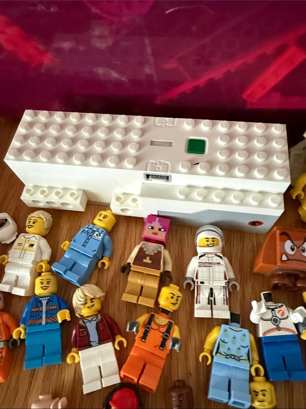 LEGO Mixed Bricks (10 pounds+) Minifigures Set